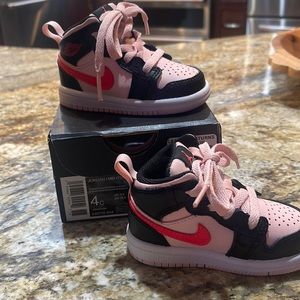 Jordan 1 mid